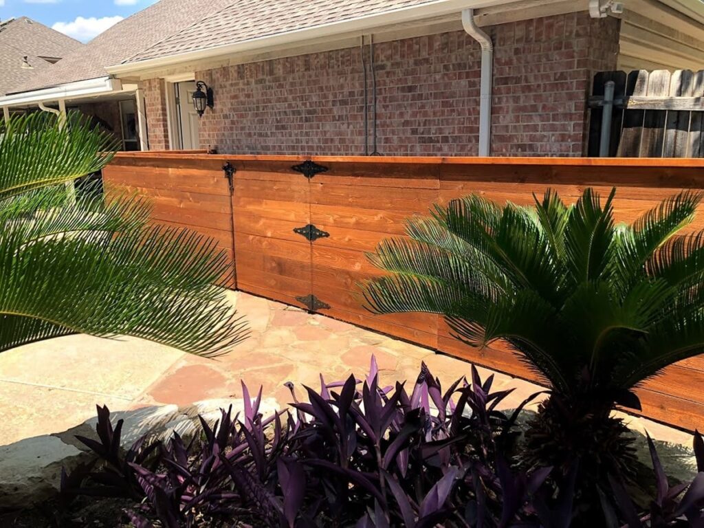 Horizontal wood pool equipment fence