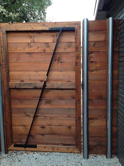 Horizontal cedar fence with adjustable gate