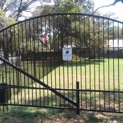 Arched drive gate